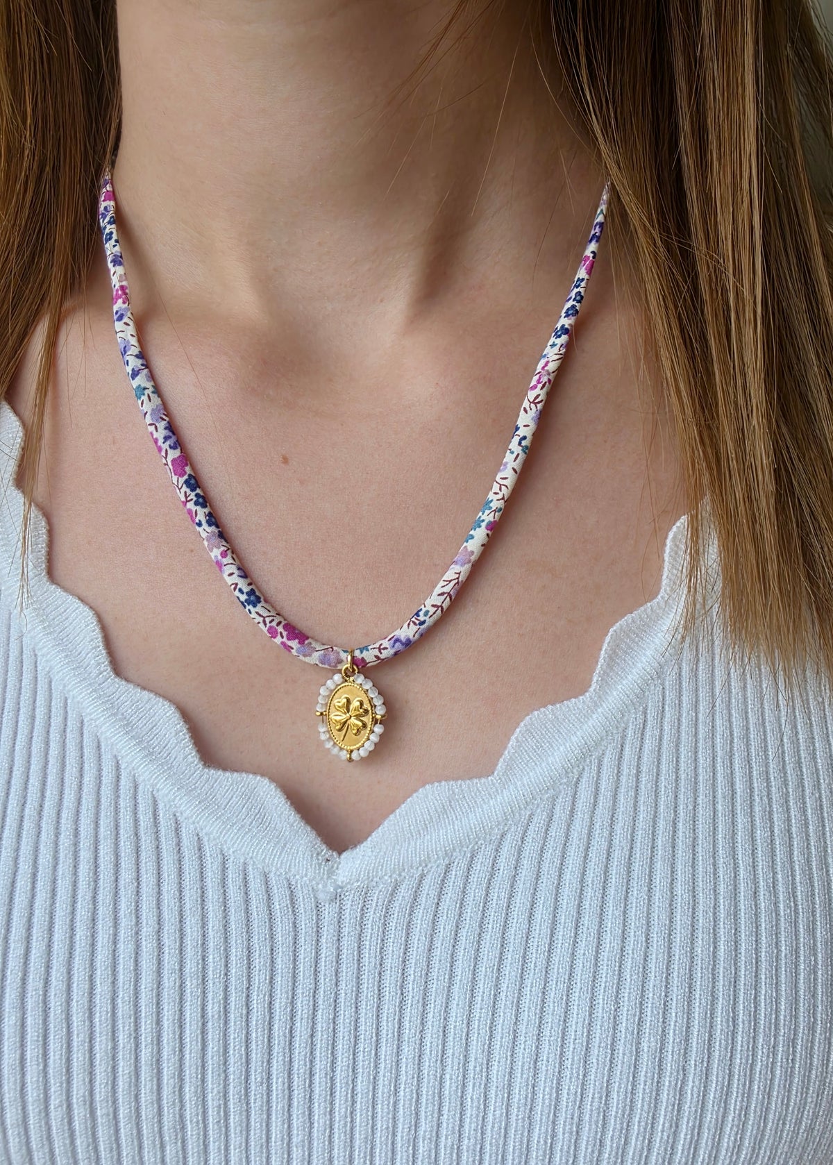 Collier Liberty violet & trèfle