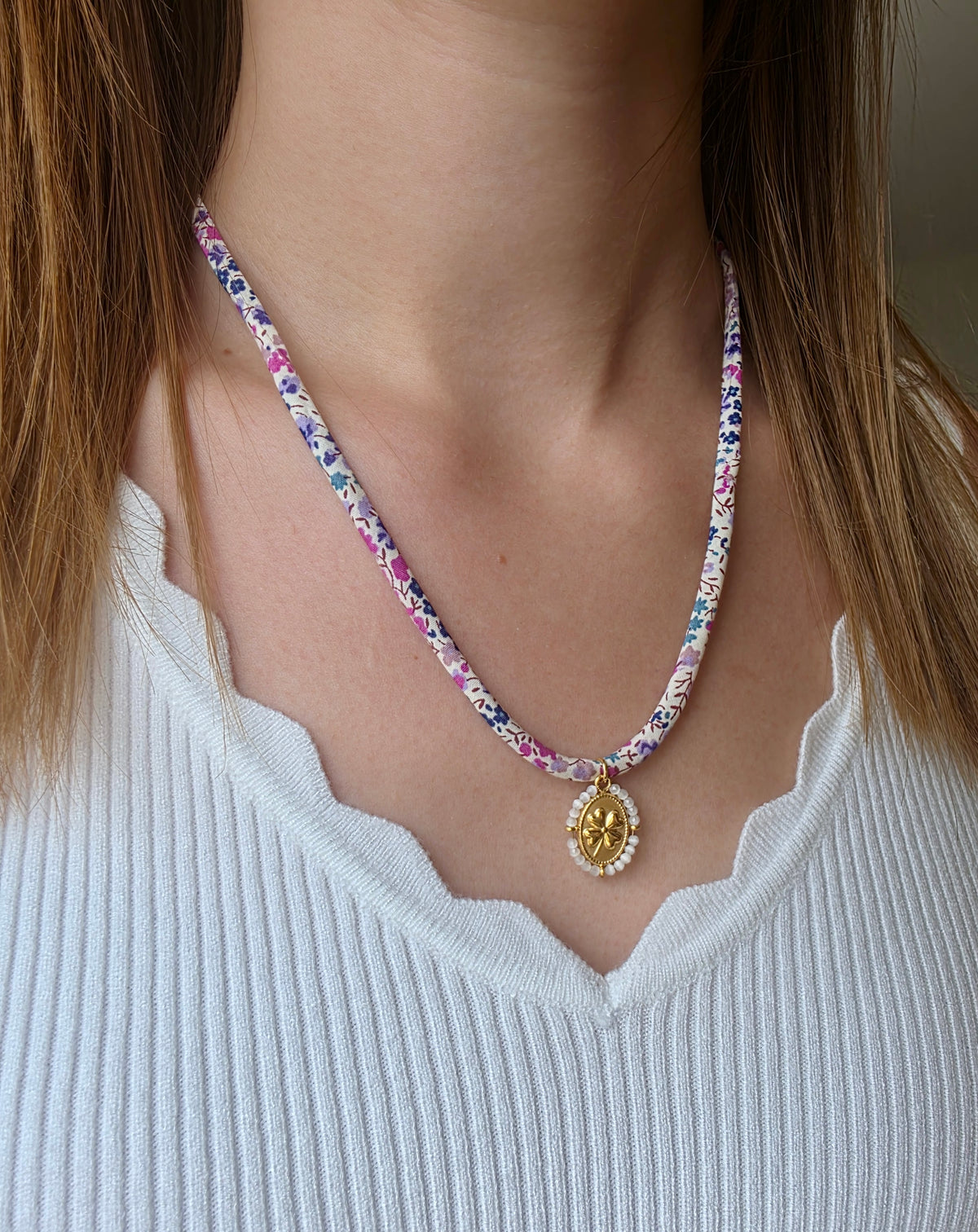 Collier Liberty violet & trèfle