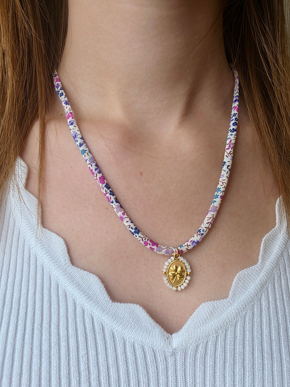 Collier Liberty violet & trèfle