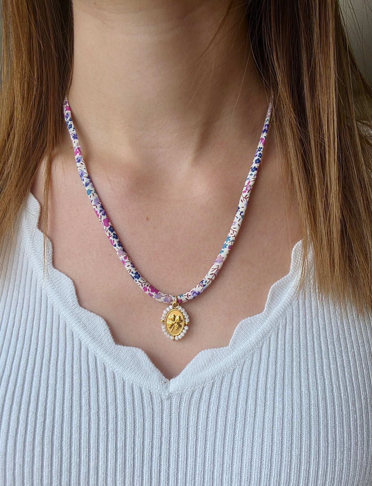 Collier Liberty violet & trèfle