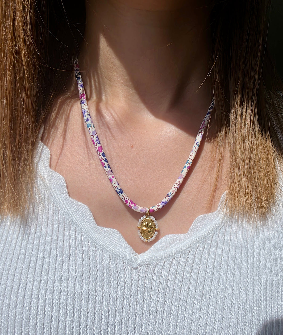 Collier Liberty violet & trèfle