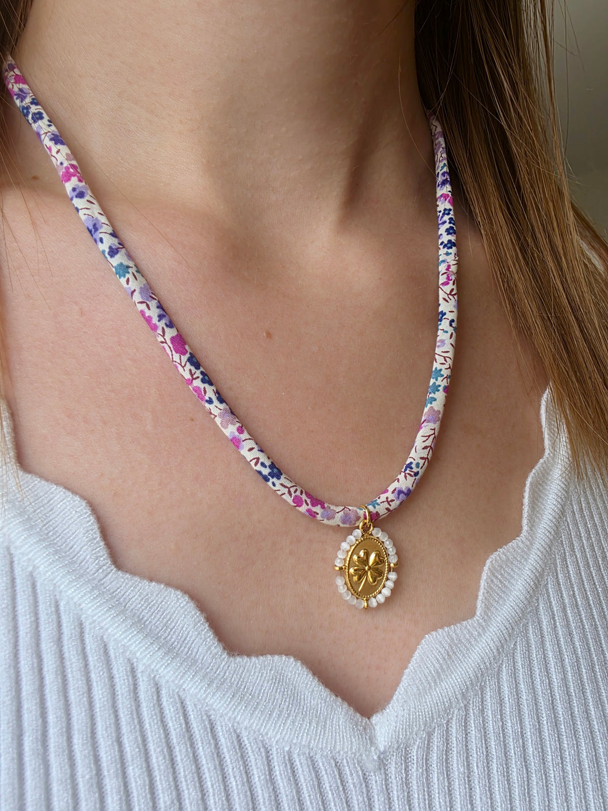 Collier Liberty violet & trèfle